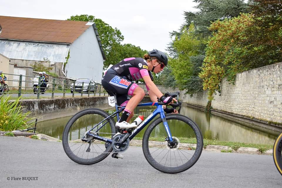 Cycliste Emeline Courtot