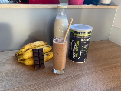 Chocolate-banana recovery milkshake