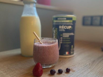 Red berry recovery milkshake